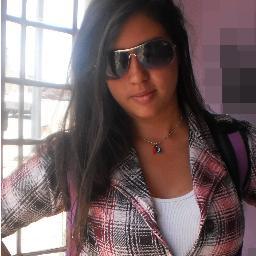 Eu vivo pra ser feliz e não pra ser normal .