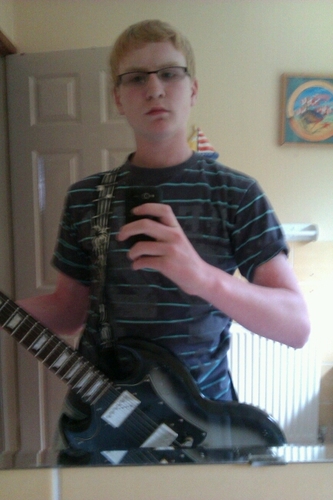 EVERTON, I play guitar