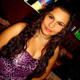 Morena, 18 Anos,gosto de boa música, de sair, goste de pessoas extrovertidas e que me façam rir