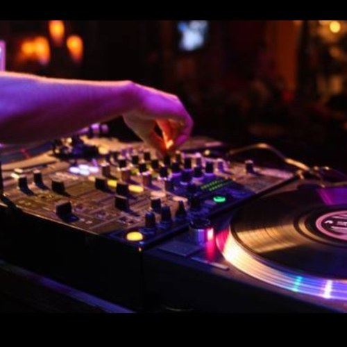 je suis chanteur animateur et dj