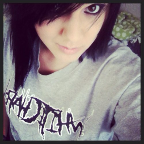 Hi im La Shanda i love videogames food and unicorns and dinosaurs also i love to sing draw play keyboard and making ppl laugh being wierd is my #1hobby :D