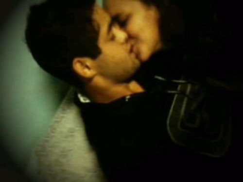 Sorria, brinque, chore, beije, morra de amor, sinta, sonhe, grite, e, acima de tudo viva *--*