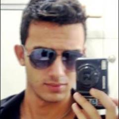 -  16 anos ; Aquariano; 1º ano; solteiro :P;Deus,Família ,Trabalho ,Futebol,Amigos, ; ~ Futuro Engenheiro  Elétrico (yn'     -A fé ri das  impossibilides :3
