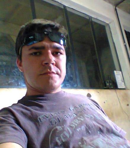 Adoro adrenalina, futebol, carros, cavalo de aço, motocross, adoro informatica, tecnico em informatica a 9 anos....