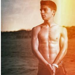 Hey girls if you're looking at this give me a follow and/or retweet please ! I love you all! Funny and Relatable Tweets