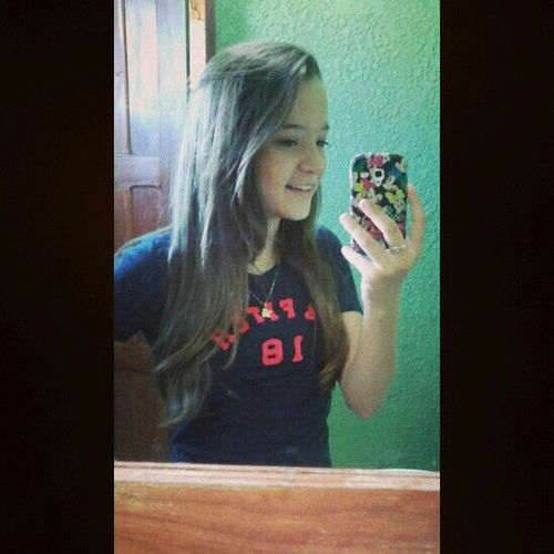 16, estudante, apaixonada pelos meus amigos e por musica , sou chata , estressante , legal e linda :$$$ hoho
