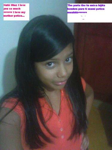 Bella Como Siempre!! ♥ :)
Atactiva,Chistosa Y Como Siempre Amistosaa :*