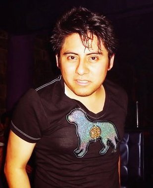 Catador de refrescos, geek, whovian, conquistador mundial, traficante de algoritmos, rey del universo, viajero del tiempo, guapachoso sentimental, Fashionista
