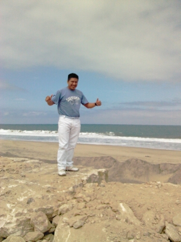 Sencillo,super alegre,amigo para siempre,trabajador, mi Ecuador lindo