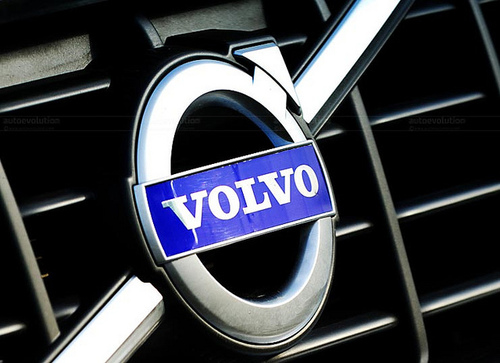 Sales Consultant for Volvo, based in Leicestershire, if you need any help drop me a tweet