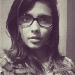 Gabriela Lima, 17 anos. Desastrada, devoradora de livros, viciada em animes, game, tumblr e apaixonada por Jesus. Boba, chata e babaca.