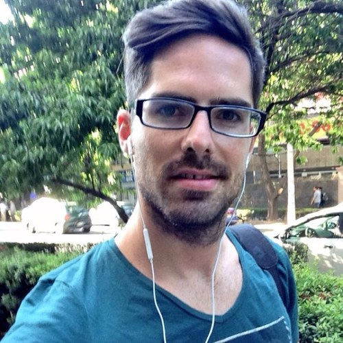 Language consultant / teacher / translator / No drama ! / Love to laugh among other things :)