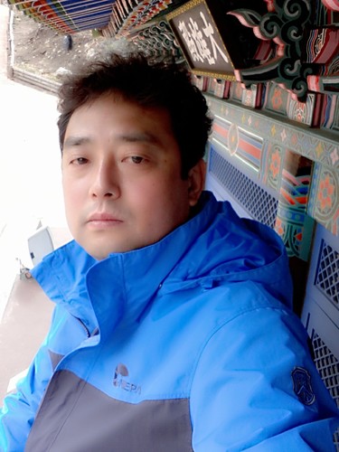 (주)KCC 울산공장 에서 근무하며,두아들 아빠이자 남편으로서 열심히 살아가고 있는 가장 입니다.
