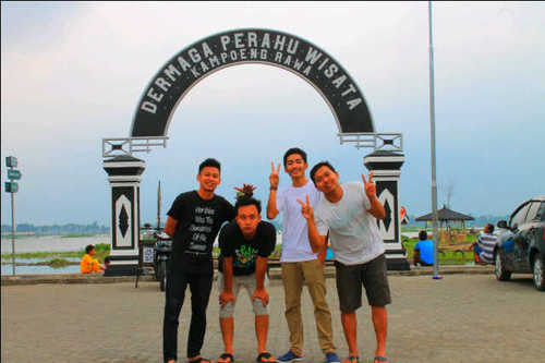 • Owner of Niaga manunggal • DJ / REDLINE • Owner of exsiz game • FF project