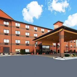 The Quality Inn & Suites hotel is conveniently located off Interstate 94 Exit 275 and provides easy access to Canada via the Blue Water Bridge and Lake Huron.