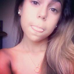 ~ α gαrotiinhα imperfeitα,
αqeelα qeê chorα de dor,
αqeelα qeê ja sofreu poor αmor,
αqeelα qe sαbe se αrrepender ♥