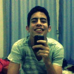 Jovem catolico, feliz por ter saude,familia e amigos; membro do grupo s.d.s de acolitos e coroinhas,membro do m.m agape e futuro estudante de medicina :)
