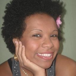 Formada em Teatro, Pedagogia e Psicopedagogia. Sou uma pessoa que ama viver graças a Deus, estar com minha família e amigos, adoro musica, filmes e claro teatro