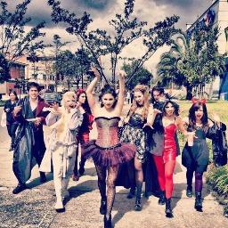 amo chica vampiro soy una super fans de esta fantastica historia de dos mundos increibles  el mundo mortal  y   el mundo vampiro