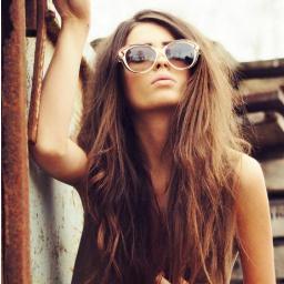 Belleza,actitud y clase. ¿Que más quieres cariño? Doy followback si lo pides.