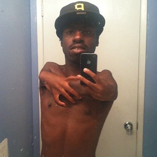 SHOULDERHANDS GOT STACKS N BANDS /NIGGAS SWEAT FROM THEY HATER GLANDS / THEY THROW SHADE BUT HE STILL STANDS / FOLLOW YA BOY @shoulderhands