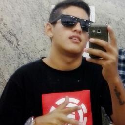 ''Pra que levar a vida tão a sério, você não vai sair vivo dela''