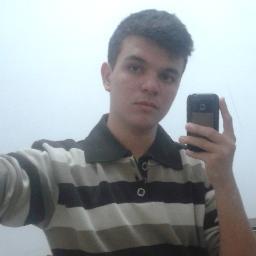 Vou caçar mais de um milhão de vagalumes por aí,
Pra te ver sorrir eu posso colorir o céu de outra cor,
Eu só quero amar você. =/