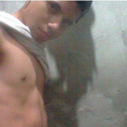 Sou uma pessoa verdadeira,honesta,etc.. Amo os meus amigos e os meus inimigos tambem, mas na verdade quero que eles se F****!!!''

ps: carlos alexandre
