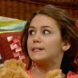 eu naum so a mailey verdadeira comu v6 podi ver a mailey real fala ingles pq é argentina e eu falo portugues seus pozer