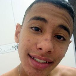 NÃO TENHO OS OLHOS VERDES!
MAS TENHO OS OLHOS VERMELHOS DO VERDE DA NATUREZA!