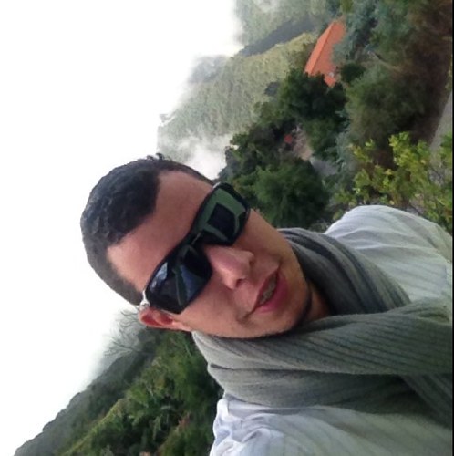 CayBlog's profile picture. Un dia deje de hacer barcos con periodicos, para enamorarme de los cauchos y la velocidad. Este es mi diario para recordar