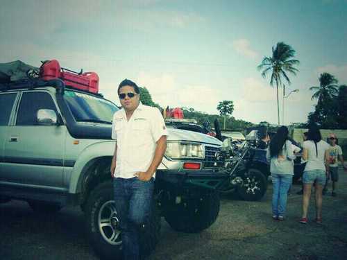 Dedicado a mi negocio siempre produciendo,rumbero 100%, amante de los 4x4 y fundador del club HuellasValenciaClub4wd