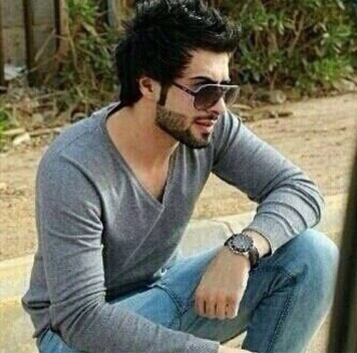بـعـثـرة / مشّـاعــر  [ اغرد ، بـ ذائقتي و انثرهـا بـ 140 حرف ] مرتوت للجميع. شاعر اذا لزم الامر ..