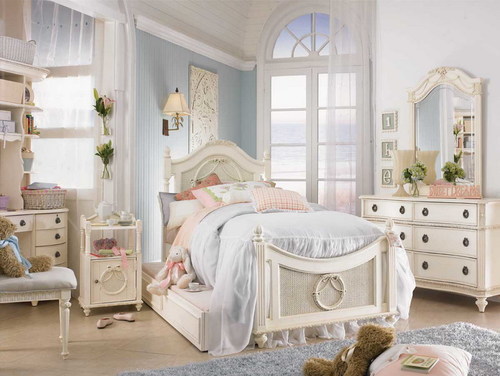 We are an online shabby chic store...
Coming soon!