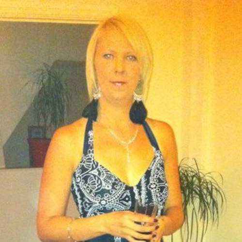 Self employed. Mother of 2. Loving life. Holidaying hard. Eating well. Only good peeps around me.