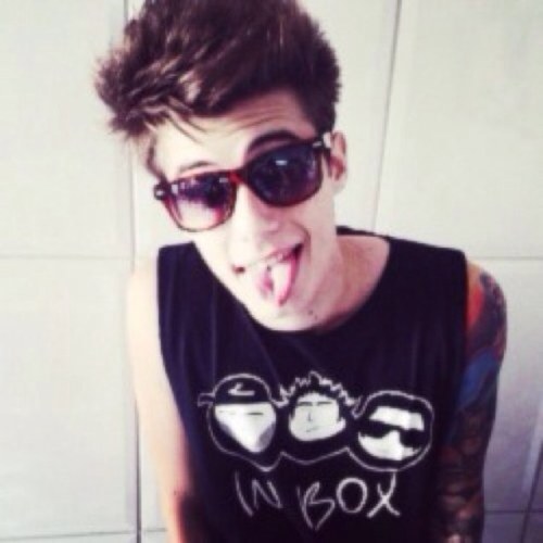 fakingmylife's profile picture. Sometimes I wonder why I try. Feel free to talk to me.