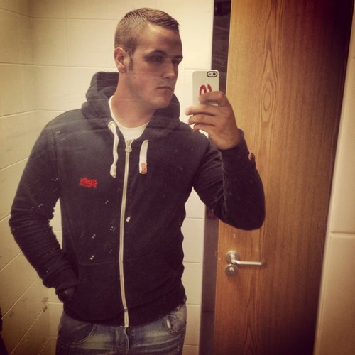 KIRKYBOY IS ON TWITTER!!!! 
Im a squaddie 1 Royal Anglian ( infantry ). I live for the Gym Rugby Going out on the piss