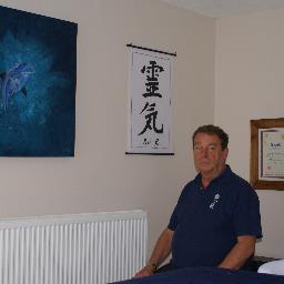 Reiki Master, Quantum-Touch Practitioner en Masseur. Behandelingen en opleidingen bij Caring Hands.