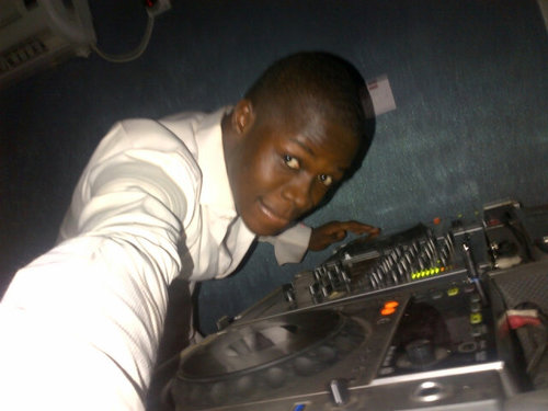 AWARD Winning DJ | VDJ | CLUB DJ | Computer Scientist | Blogger. #teamManUnited #teamSagittarius #teamEverblaziN