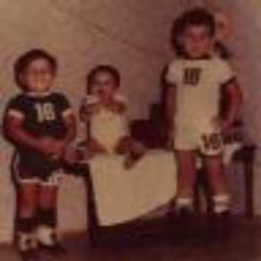 Profesional de la docencia.Licdo. En Educ. Integral, Licdo. En Lengua y literatura,licdo.Filosofía.Magister en Planificación y en Lingüística Doctoren educación