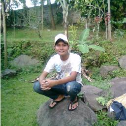 Jangan kau tutup senyummu dengan kesedihan,karna dengan seyummu lah yang bikin orang menjadi bahagia.