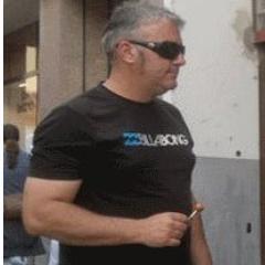 un toca cojones según algunos,un lastre según otros,alguien diferente según yo