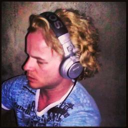 Artist & DJ at http://t.co/tCveAAuu5u  // Owner of http://t.co/qhpKpXAJfK