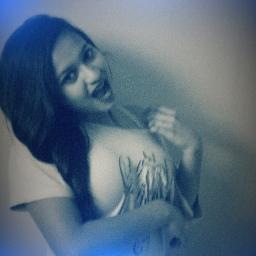 02/05/00 nata belibers....ho 13 anni vivo in inghilterra ....sento solo e solamente jb ....la mia passionee :) love u bieber xD