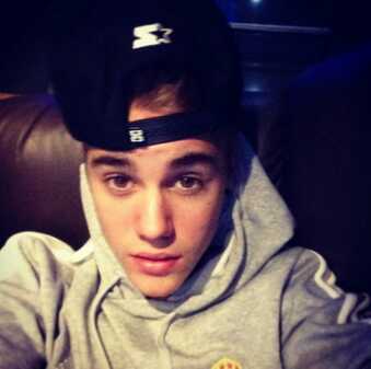 aquel que nos enseño a nunca decir nunca y a creer si ese es nuestro idolo We're beliebers PROBLEM ?