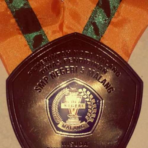 » ALUMNI SMPN 5 MALANG « Kangen Mama Kus :(