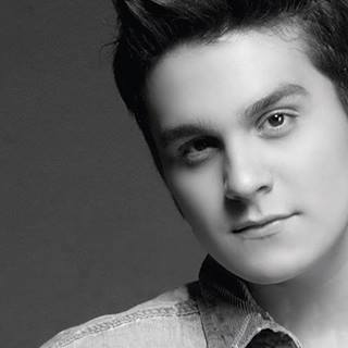 Eu amo uma pessoa que se chama LUAN RAFAEL DOMINGOS SANTANA é ele que faiz eu sorri todas as manhas @luansantana