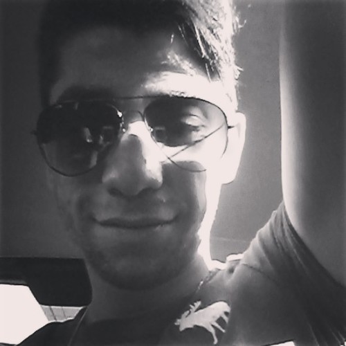 Ex jogador ,Estudante de Engenharia Civil, Feliz, Ousado e Filho de Deus !