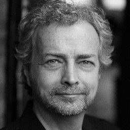 Macbeana's profile picture. Welsh actor, inappropriately funny, loves dogs, beautiful crockery and gardening.