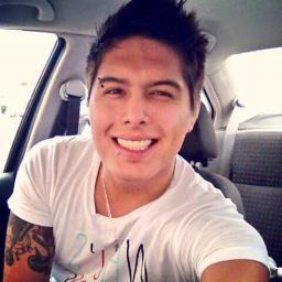 El que puede decir cuanto ama....poco amor siente. :)
